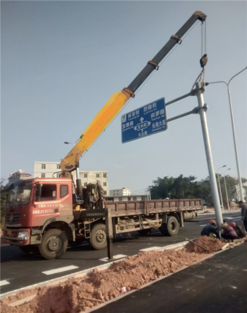 海北设备吊装租赁吊车要用多大吊车